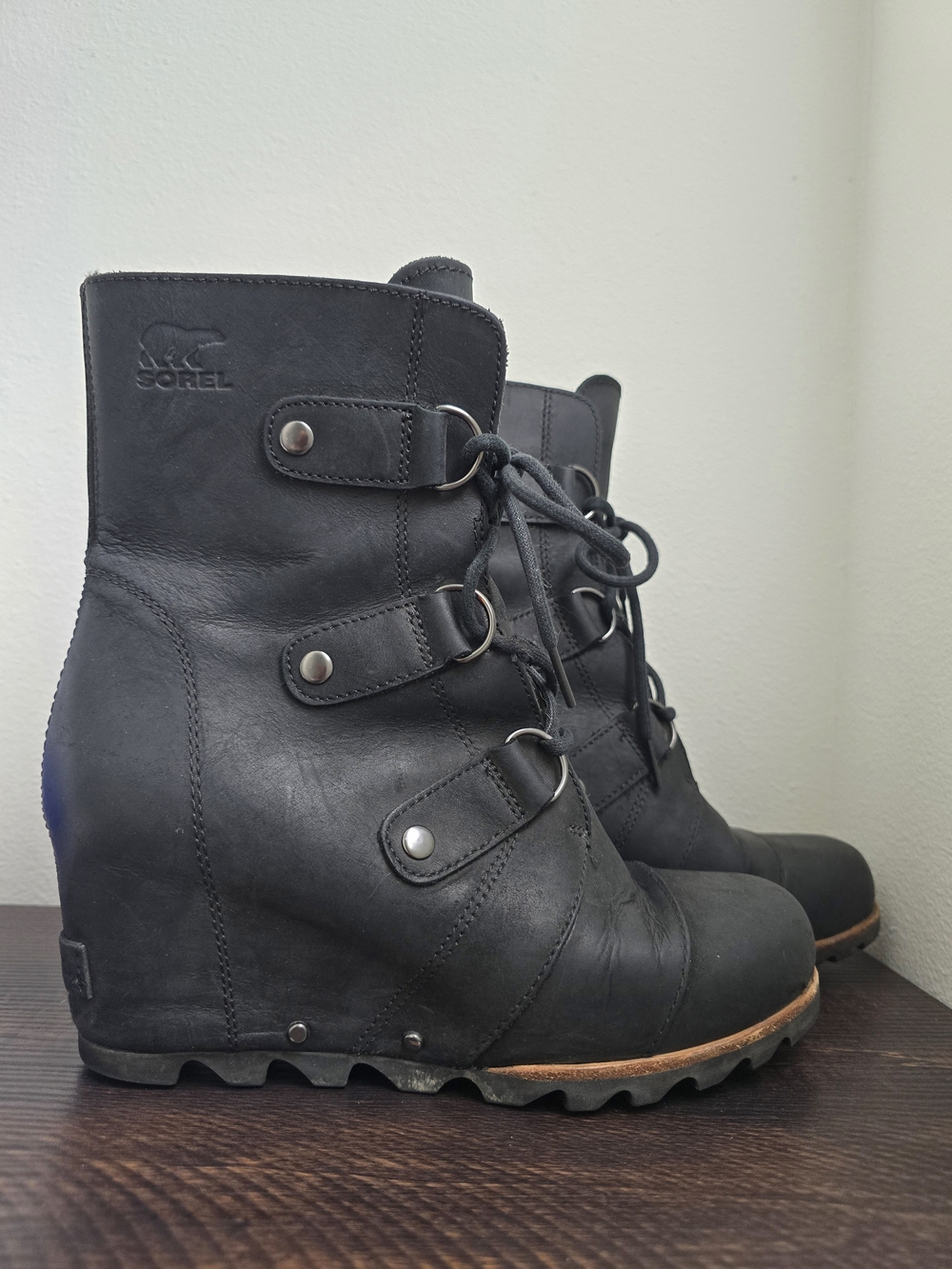 Sorel Women's Black Wedge Boot Ankle Bootie Leather Waterproof Lace Up Size 8